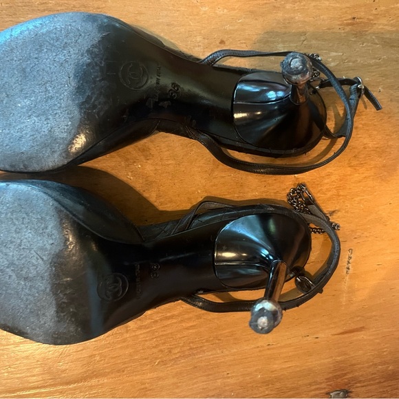 Chanel vintage pump with chain detail, size 38 - Picture 6 of 7